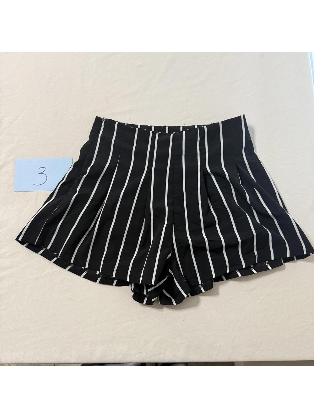 Zaful Black and White Vertical Stripe Casual Shorts Size 6